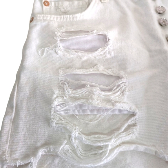We The Free White Distressed Shorts .. Size 25 - Picture 9 of 10